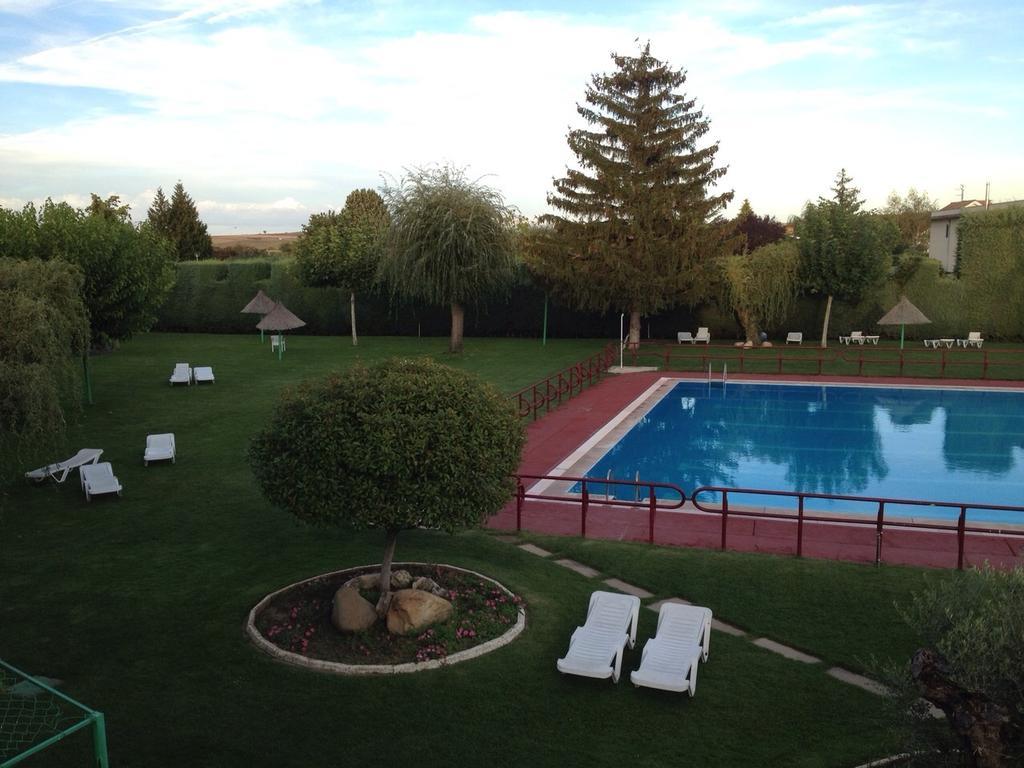 Hotel Valjunco Valencia de Don Juan Bagian luar foto